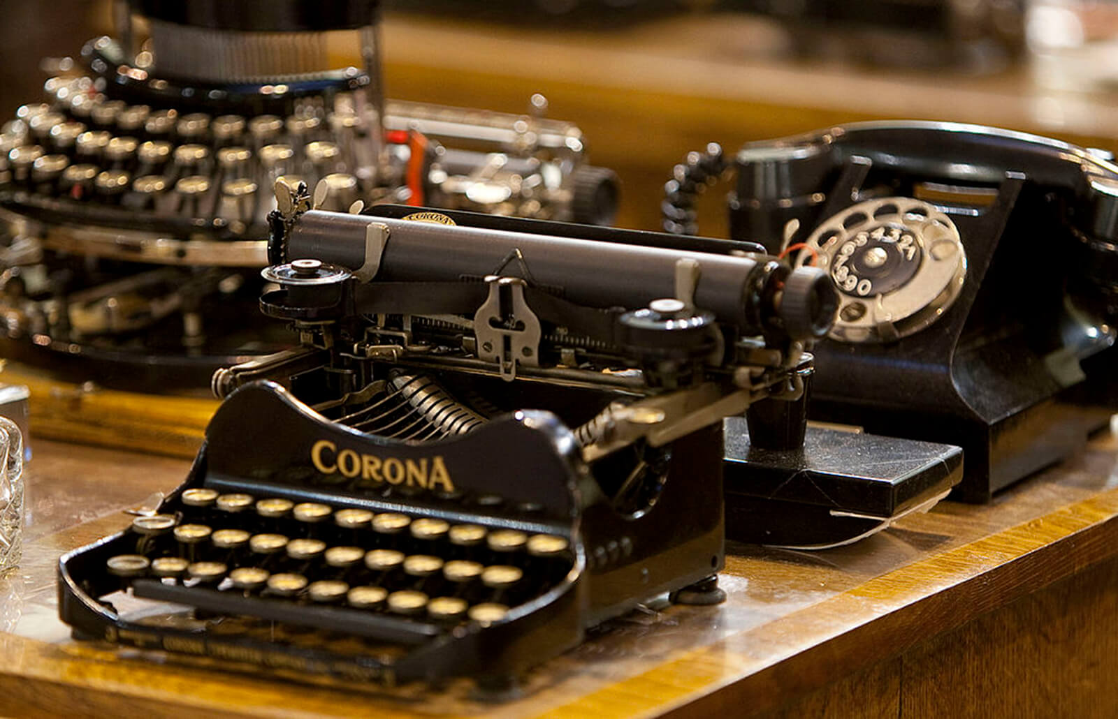 vintage-typewriter picture